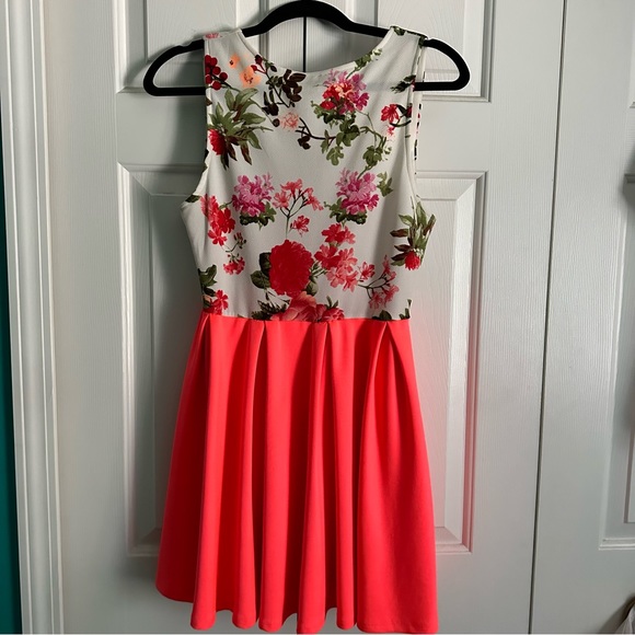 Style Rack Dress - Picture 3 of 3